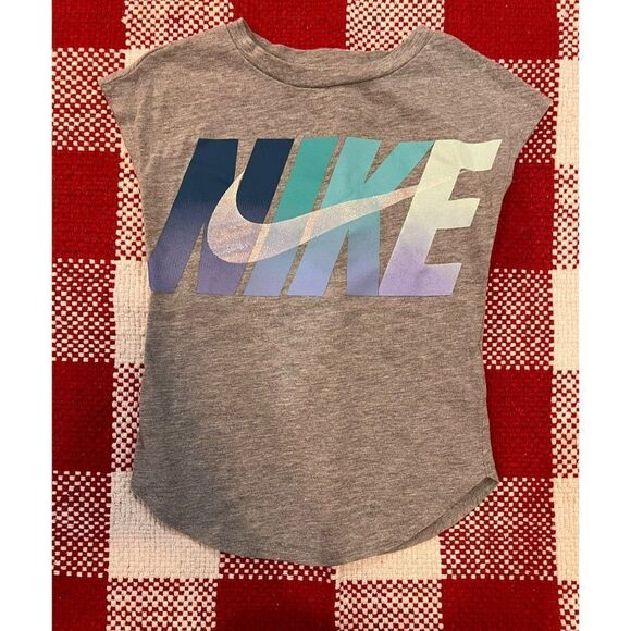 Nike Graphic Tee Bundle (4) - Picture 3 of 3